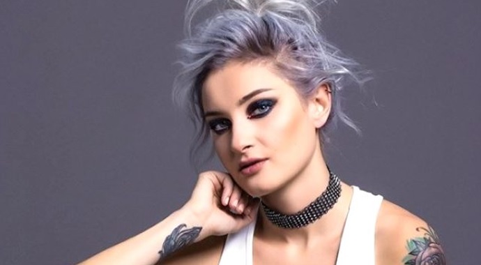 Güliz Ayla, ''Neden striptiz videosu çekmiyorsun'' diyen takipçisine sert cevap!