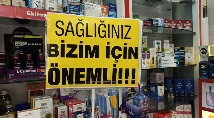 Düzce’deki bazı eczanelerde şeritli tedbir