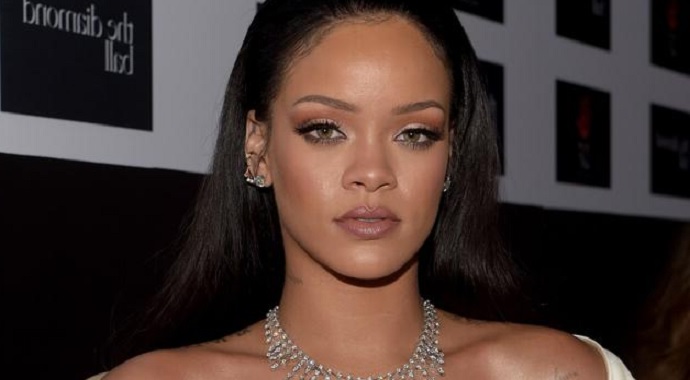 Popun kraliçesi Rihanna'dan, salgınla mücadeleye dev yardım