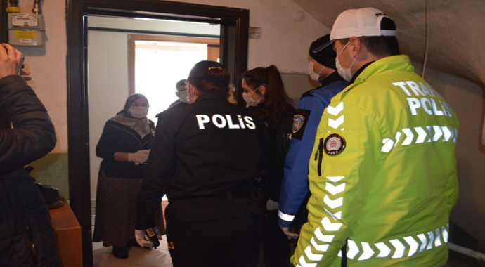 Kütahya'da yaşlıların ihtiyaçlarını polis karşılıyor