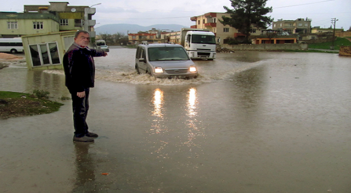 Sarımsak diyarı Gaziantep'in Araban ilçesi sele teslim