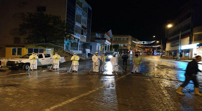 Hatay Reyhanlı'da trafiğe kapatılan caddeler dezenfekte edildi