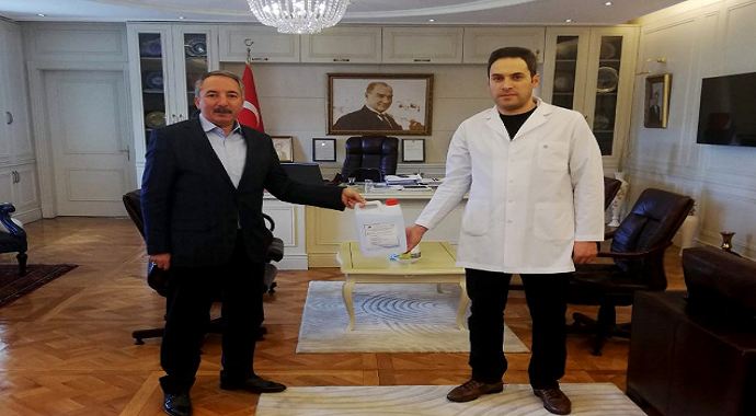 Ağrı İbrahim Çeçen Üniversitesi'nde el dezenfektanı üretildi
