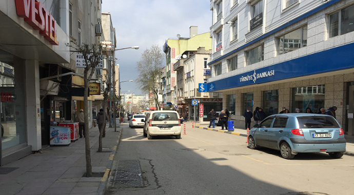Edirne Keşan’da ana arterler ve zorunlu ihtiyaç dışında kalan iş yerleri geçici olarak kapatıldı