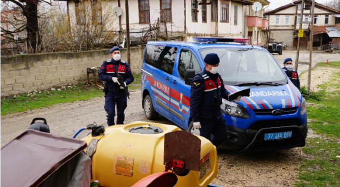 Kastamonu'da jandarma ekipleri, Bin TL'nin dağıtımına başladı