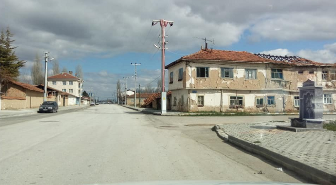 Kütahya'nın Aslanapailçesi 20 yaş sokağa çıkma yasağı ile birlikte evlere kapandı