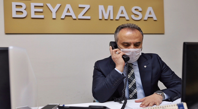Başkan Alinur Aktaş çağrı merkezinde telefonların başına geçti