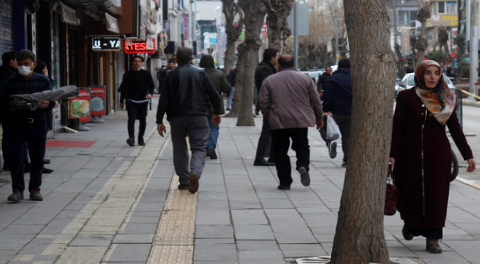 Van halkı ’evde kal’ çağrısına aldırış etmedi