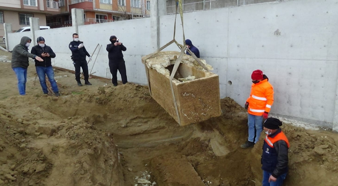 Silivri’de roma dönemine ait olduğu düşünülen lahit mezar bulundu