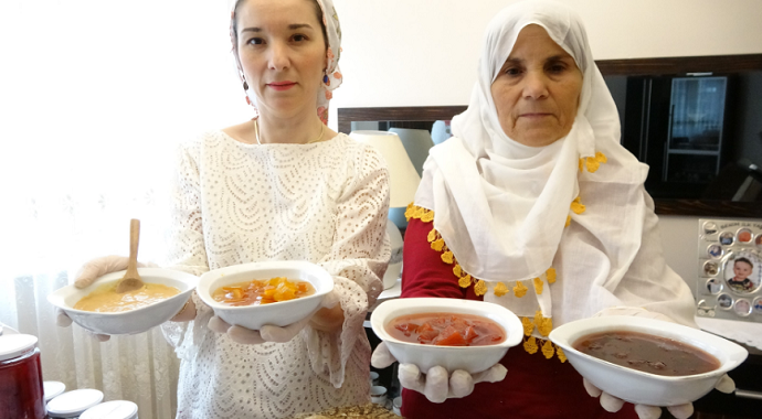 Korona virüs tedbirleri kapsamında  Evde kalan anne-kız iş kadını oldu