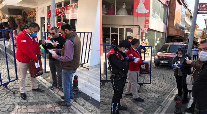 Türk Kızılay vatandaşlara ücretsiz maske dağıtıma başladı