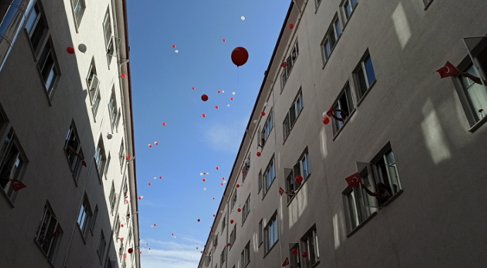 Korana virüsü nedeniyle Karantina yurdunda balonlar koronadan kurtulmak için uçuruldu