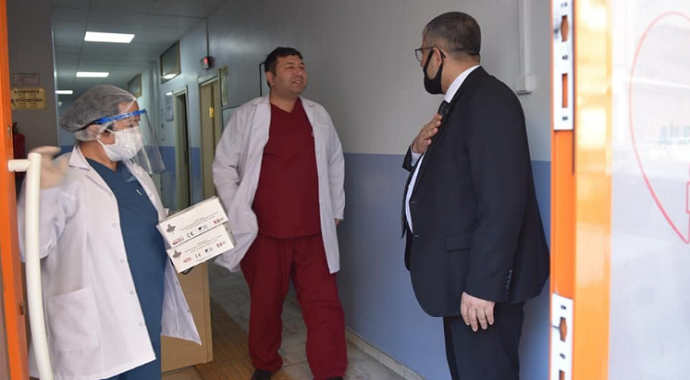 Kayseri Taşköprü Belediyesi, kurumlara 6 bin adet maske hediye etti