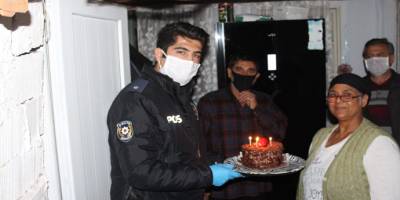 Vefa ekiplerinin getirdiği pasta ile 40. yıllarını kutladılar