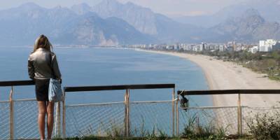 Antalya'da Yasaktan sonra sadece bakmakla yetiniyorlar