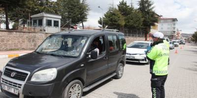 Bitlis’in Ahlat ilçesinde trafik ekiplerinden korona virüs uygulaması