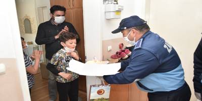 Kastamonu'da Çocuğun ağlamasına dayanamayan belediyeden sürpriz doğum günü