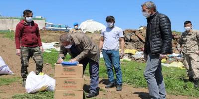 Mardin'in Mazıdağı ilçesine bağlı Karantinaya alınan köye gıda yardımları ulaştırıldı