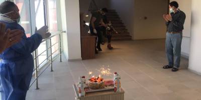 Ağrı'da Karantinadaki ikiz kardeşlere hoş geldin sürprizi