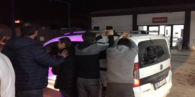 Bursa'nın İnegöl ilçesinde Çaldıkları arabayla tur atarken suçüstü yakalandılar