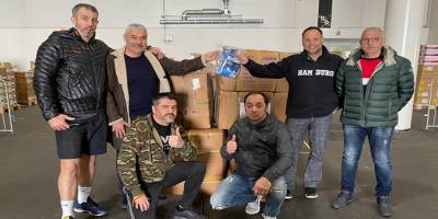 Almanya’da Türk boks kulübü maske dağıtıyor