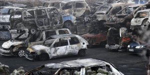 Fransa'da yılbaşı gecesi 200'den fazla araç yakıldı! 20 polis memuru yaralandı