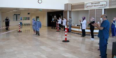 Konya’nın Beyşehir ilçesinde korona virüsten iyileşen 5 hasta taburcu oldu