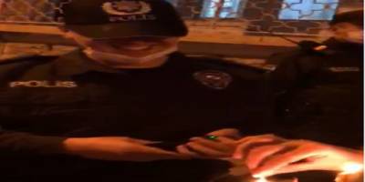 ihbarına giden polise müzikli pastalı sürpriz