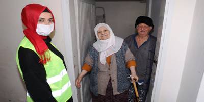 Samsun'da ihtiyaçları karşılanan 72 yaşındaki Havva teyzeden ekipleri duygulandıran 'dua'