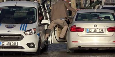 Adıyaman’da Su borusu patladı, cadde göle döndü
