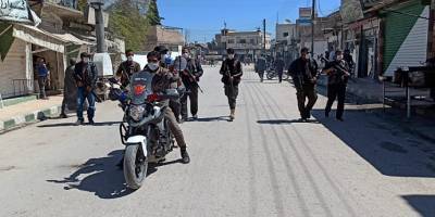 Barış Pınarı Harekatı Bölgesi'nde Suriye polisi Telabyad’ta korona virüsü anonsları yapıyor