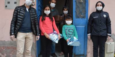 Tokat’ın Niksar ilçesinde 8 Yaşındaki Mehmet’in doğum gününü polisler kutladı