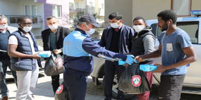 Menteşe Belediyesi tarafından yabancı uyruklu öğrencilere yemek yardımı