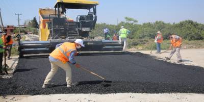 Akdeniz Belediyesi asfalt çalışmalarını sürüyor