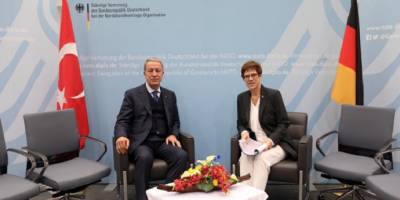 Milli Savunma Bakanı Hulusi Akar Almanya Savunma Bakanı Karrenbauer ile telefonda görüştü