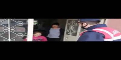 İlkokul öğrencisi Elif biriktirdiği 230 lirayı ''Biz Bize Yeteriz Türkiyem'' kampanyasına bağışladı