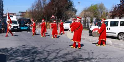 İstanbul Eyüpsultan’da evde kalanlara mehter takımından moral konseri
