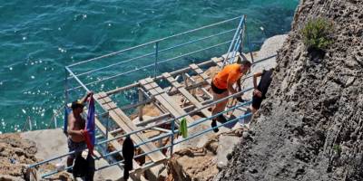 Antalya'da turistlerin yasak öncesi deniz keyfine, polisten 'go home' uyarısı