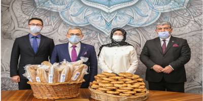 Belediye Başkanı Glütensiz ekmek ve simit