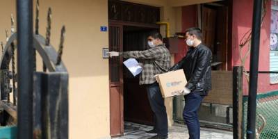 Kocaeli'de gençlerden gıda kolisi dağıtımına destek