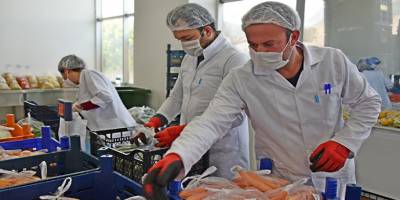 İzmir'de Aliağa Belediyesinin kurduğu Online semt pazarının lideri patates ve çilek oldu