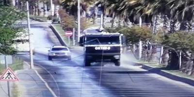 Mardin Nusaybin'de cadde ve sokaklar TOMA tarafından köpüklü suyla yıkandı