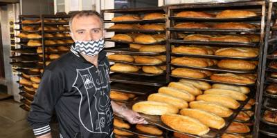 Malatya'da fırıncılar siparişleri evlere götürüyor