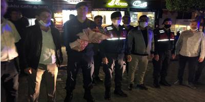 Antalya'nın Alanya ilçesinde Trafik kazası ihbarıyla çağrılan jandarmaya meşaleli sürpriz