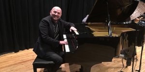 Müzisyen Ahmet Özden domuz gribine yakalandı