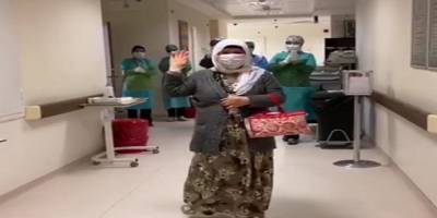 Adana'da virüsü yenen 61 yaşındaki Hamidiye Metin alkışlarla uğurladılar