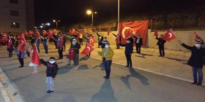 Afyonkarahisar'da Hastane koridorunda İstiklal Marşı’nı okudular