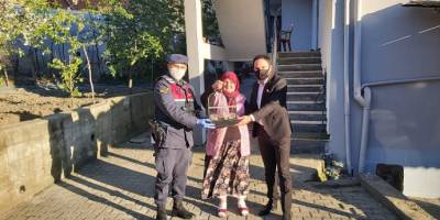 Zonguldak'ta Yaşlı kadının kuş isteğini Vefa Sosyal Destek Grubu yerine getirdi