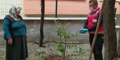 Sivas’ta evinden çıkamayan yaşlı kadın sosyal destek grubundan fidan istedi