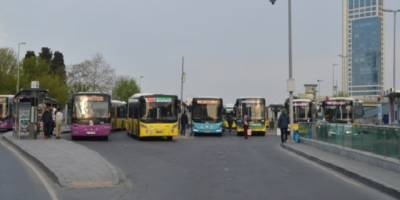 İstanbul'da yasak sona erdi, işe gitmek zorunda olanlar yola çıktı